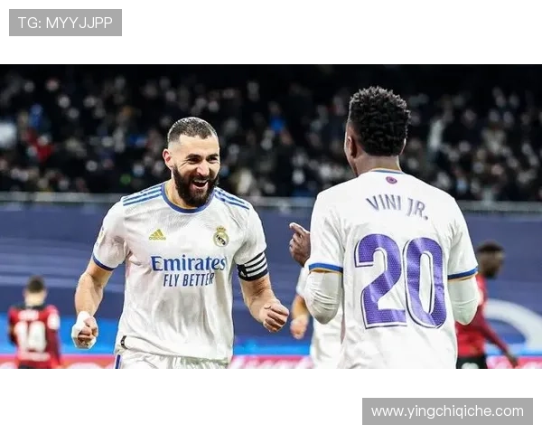 维尼修斯训练场与阿隆索热情拥抱皇马更衣室紧张气氛明显缓解